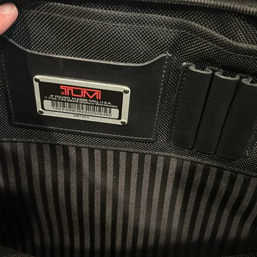 Tumi Alpha3 Expandable briefcase Black carry on